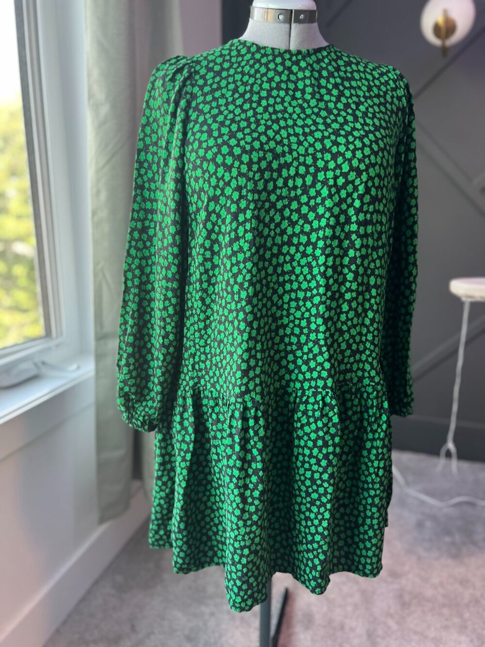 Green cloverleaf long sleeve puff dress